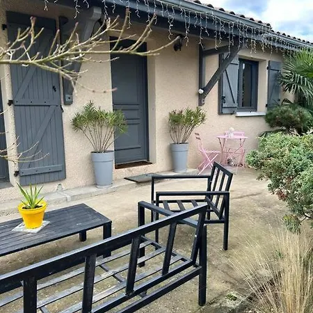Comme A La Maison… Pusignan Exterior foto