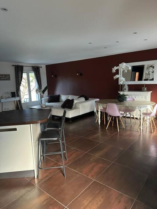 Comme A La Maison… *