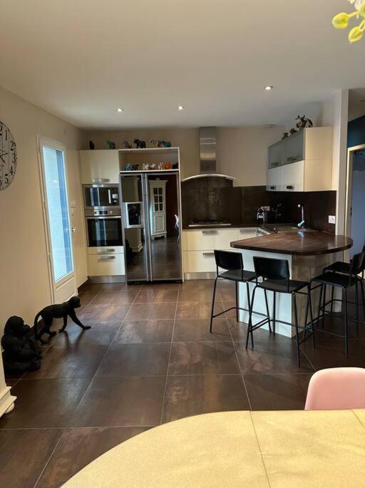 Comme A La Maison… * Pusignan